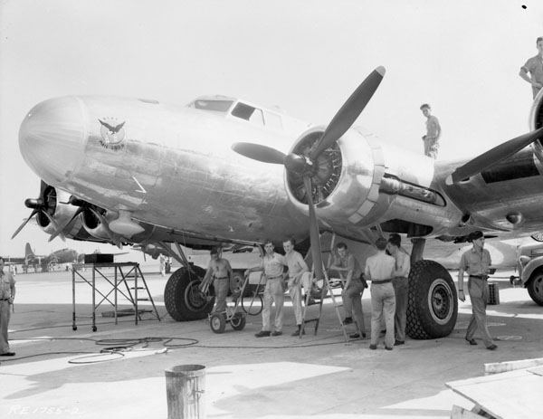 RCAF aircrew with a B17 mail plane from Rockcliffe, Ottawa