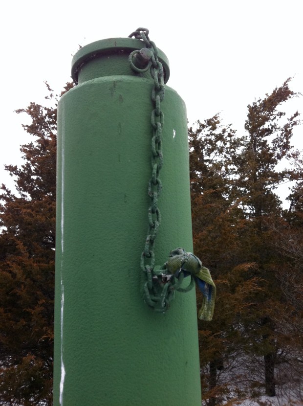 With the paint hardly worn, the 60 year old Orenda jet engine tether test pole looks almost brand new despite sitting in the elements since 1959. Tether chain and the rotator cap still remain.