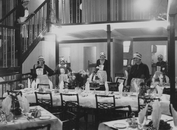 The R100 dining room and staff ready to make your Zeppelin voyage an enjoyable one.