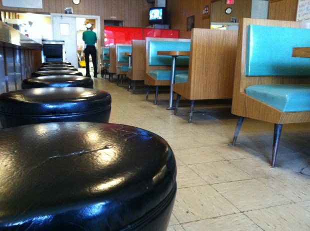 After a restful sleep at The Parkway Motel, Bond probably went down Montreal Rd. and grabbed breakfast at the nearby restaurant, The Fontenelle, originally built in 1949,  which is still there today.