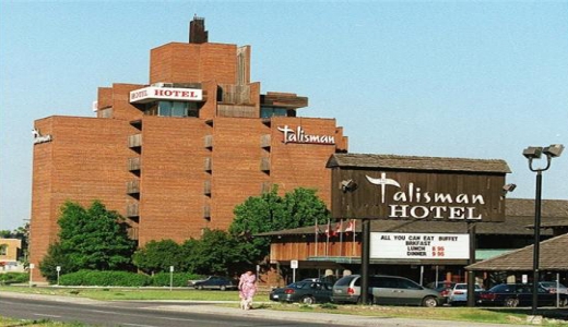 The Talisman Motor Inn as it appeared in 1989. All original signs have since been removed.